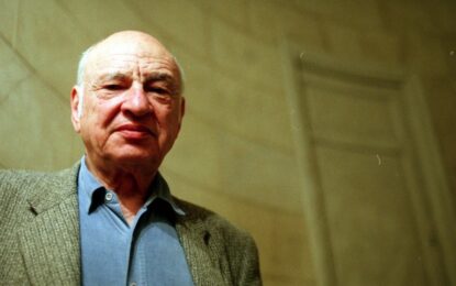 Tiene 104 años, sigue escribiendo y no se apaga: la frase de Edgar Morin que explica su energía