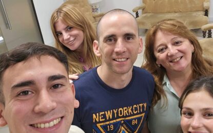 Nahuel Gallo fue visitado por su mamá y sus hermanos y hoy habla por primera vez tras su regreso a la Argentina