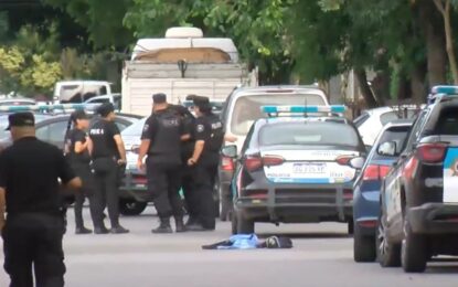 Violento asalto en Rosario: balean a un policía y para escapar robaron una patrulla