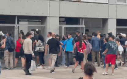 Parque Patricios: vecinos entraron por la fuerza al edificio que sufrió un derrumbe en el estacionamiento