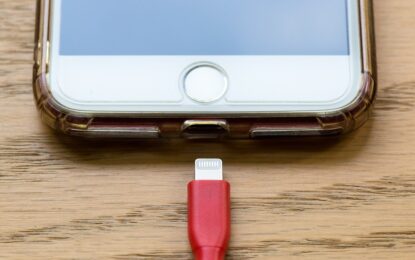 No hay luz y tu celular está por morir: la forma poco conocida de cargar la batería