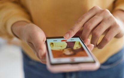 Científicos analizaron más de 1.000 perfiles reales de Tinder y descubren los 9 patrones que se repiten en las fotos de perfil