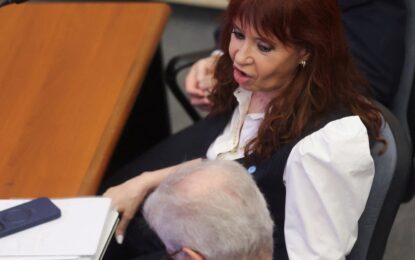 “¿Tiene algún apodo?”, las incómodas preguntas a Cristina Kirchner en el arranque de su declaración y sus irónicas respuestas