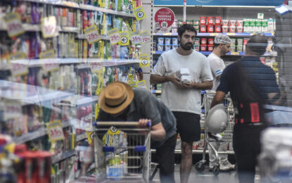 Las ventas de los supermercados y los shoppings volvieron a caer en el arranque de 2026 y el consumo sigue débil