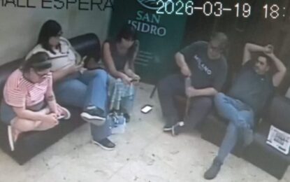 Un funcionario de Kicillof, una concejal peronista y otros militantes ocuparon la oficina privada del intendente de San Isidro