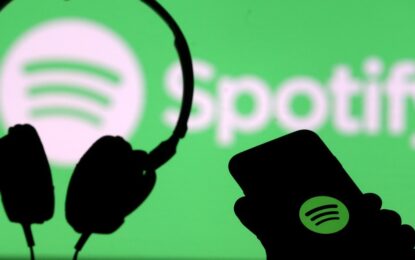 Creó música con IA, usó bots y estafó por 8 millones de dólares a Spotify, Apple, YouTube y Amazon