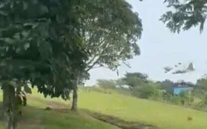 Se estrelló un avión militar en Colombia: los impactantes videos del accidente