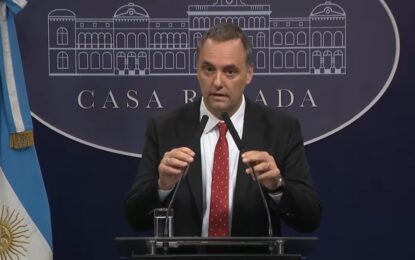“Resistiré”, el verdadero mensaje que quiso transmitir Manuel Adorni