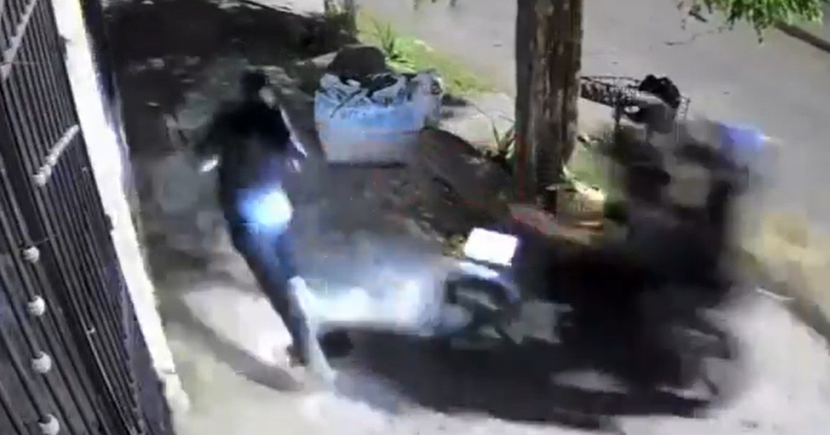 salvaje-ataque-motochorro-en-loma-hermosa:-persiguieron-a-un-joven-y-como-no-lo-pudieron-atrapar,-le-dispararon-cuatro-tiros-a-matar