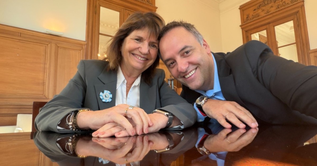 declaro-el-broker-que-vendio-el-pasaje-de-vuelta-de-adorni-desde-punta-del-este-y-contradijo-al-jefe-de-gabinete