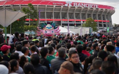 Tragedia en la reapertura del estadio Azteca: un hincha murió tras intentar saltar hacia la zona de palcos