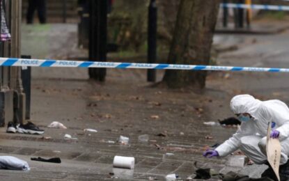 Conmoción en Inglaterra: un conductor embistió a una multitud y hay siete heridos graves