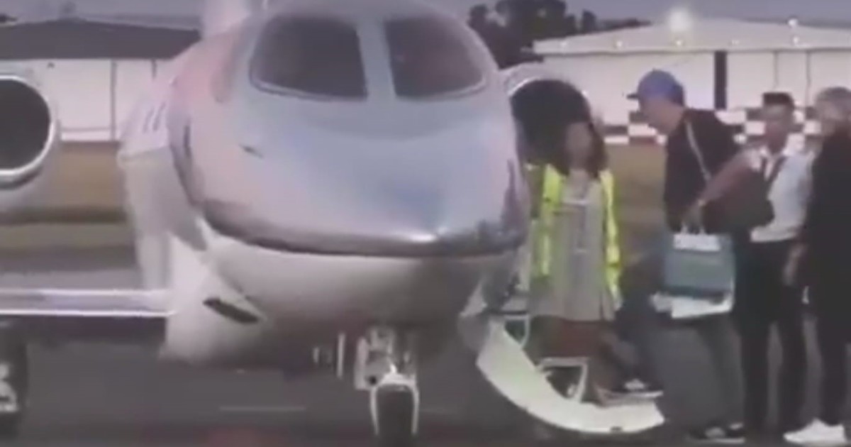chats,-audios-y-un-tratamiento-vip:-adorni-se-complica-en-la-causa-por-el-vuelo-a-punta-del-este