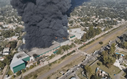 Incendio en Moreno: investigan si una chispa de soldador desató el fuego en un depósito químico