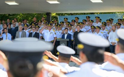 Silbidos y abucheos contra Kicillof durante el acto de egreso de oficiales de la Policía bonaerense