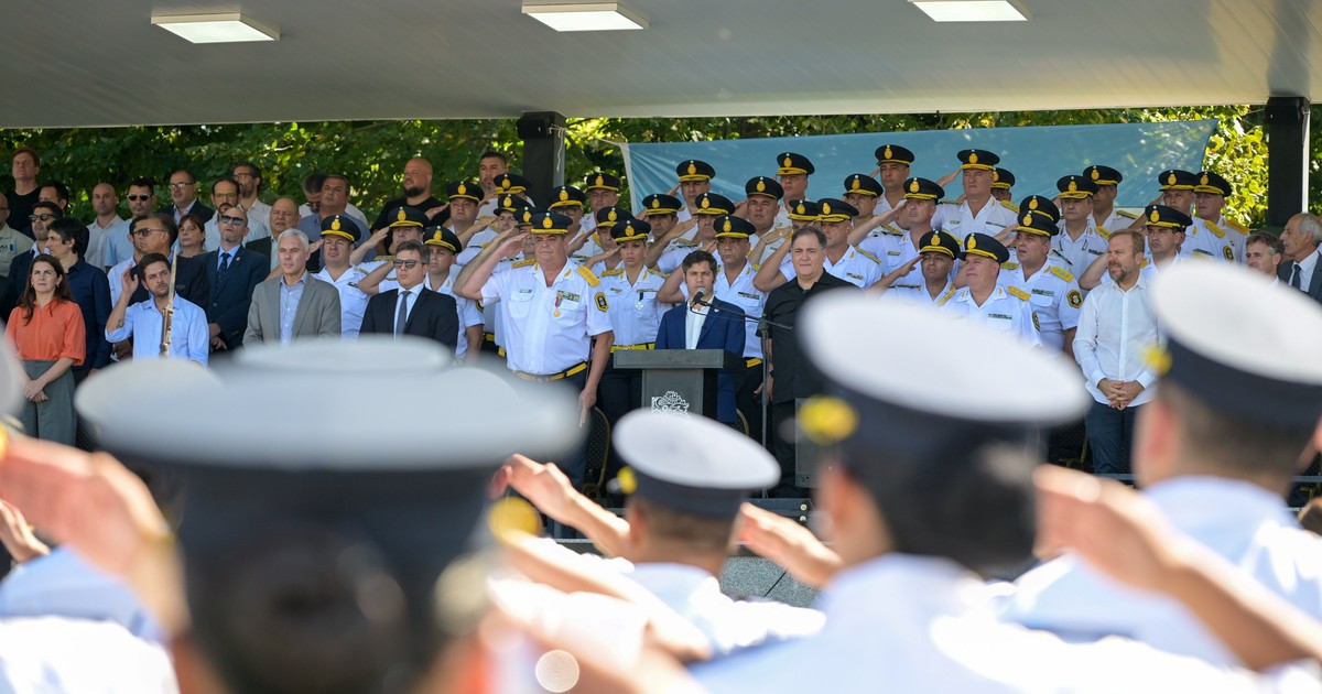 silbidos-y-abucheos-contra-kicillof-durante-el-acto-de-egreso-de-oficiales-de-la-policia-bonaerense