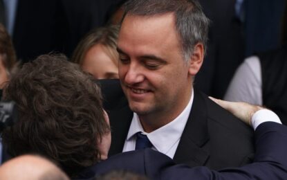 El fiscal quiere saber si Adorni hizo más viajes al exterior y si hubo una maniobra en la compra del departamento de Caballito