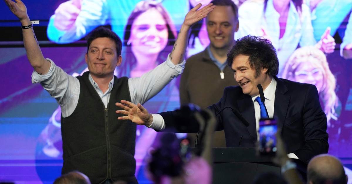 santiago-caputo-manejo-la-estrategia-tras-la-campana-rusa-para-desprestigiar-al-presidente