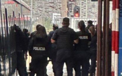 Tomó de rehén a una mujer en la estación Temperley del tren Roca y amenazó con activar una granada: fue detenido
