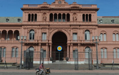 El Gobierno prohíbe el acceso a Casa Rosada y Diputados de acreditados de medios que publicaron notas de la supuesta campaña rusa contra Milei
