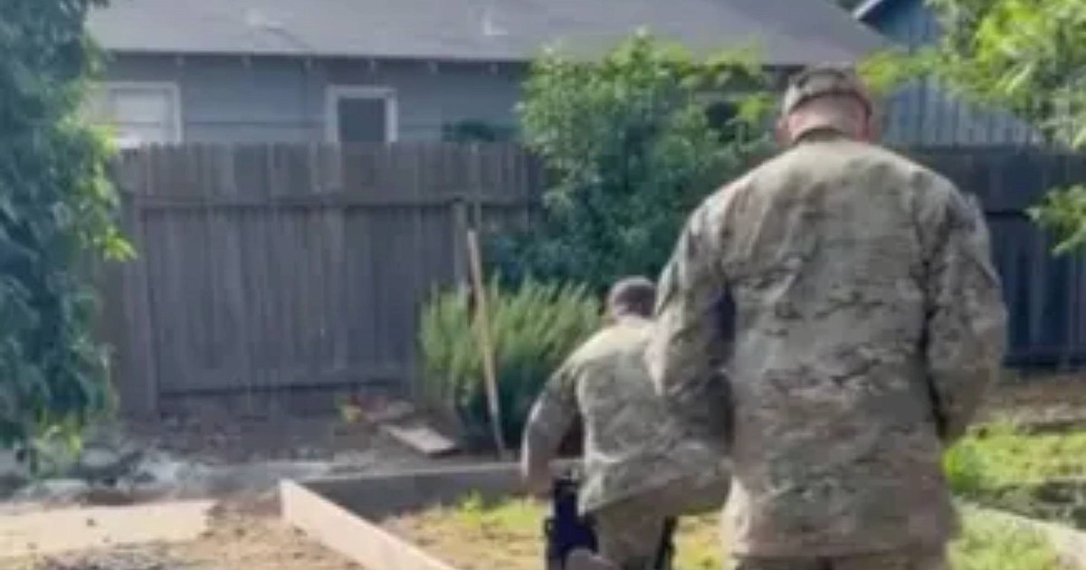 un-nino-de-8-anos-encontro-una-«botella-llena-de-misiles»-en-el-patio-de-su-casa-y-hubo-que-evacuar-a-todo-el-barrio
