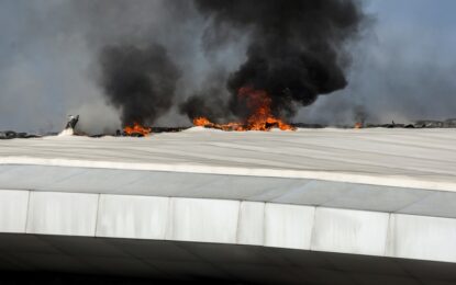 Un impactante incendio destruyó el techo del velódromo olímpico de Río de Janeiro