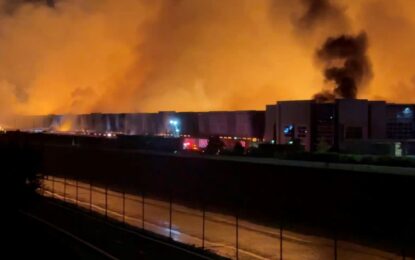 Se enojó por un tema salarial y generó un devastador incendio en un centro de distribución de Kimberly Clark