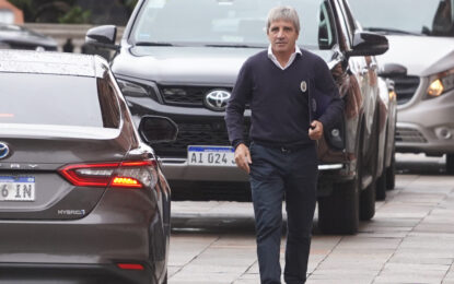 Un año después del acuerdo con el FMI, Caputo vuelve a Washington para destrabar US$ 1.000 millones