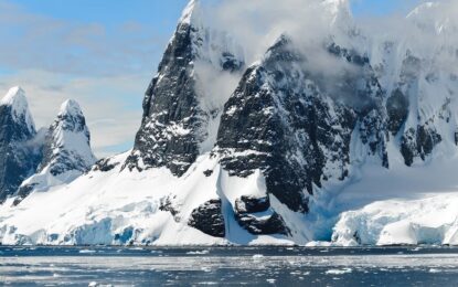 Perforan 525 metros de hielo con agua a 75°C y bajan una broca para recuperar sedimentos que podrían provenir de períodos sin hielo en la Antártida