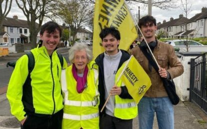 Una abuela de 91 años caminó 220 kilómetros para denunciar a los aviones de EE.UU.