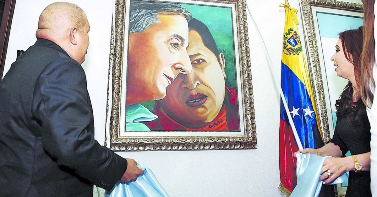 delcy-rodriguez-desmantelo-el-salon-nestor-kirchner-en-caracas-y-hasta-desaparecieron-los-cuadros-del-ex-presidente-y-hugo-chavez