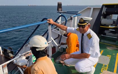 Habla un capitán iraquí que surca la ruta del Golfo de Omán al estrecho de Ormuz en plena guerra: «Navegamos sobre una bola de fuego”