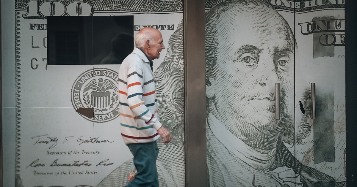 «veranito»-cambiario:-la-compra-de-dolares-de-ahorristas-cayo-70%-y-faltan-liquidar-us$-3.200-millones-de-empresas
