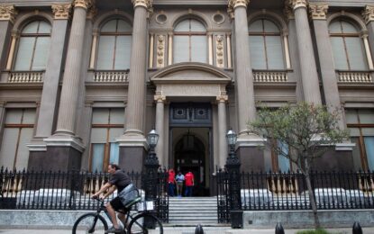El gremio bancario anunció un paro en el BCRA para el lunes 27 de abril: cómo afectará la huelga a los demás bancos