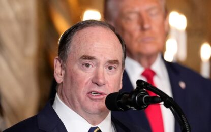 En plena guerra y sin explicaciones, echan al secretario de la Marina de Estados Unidos