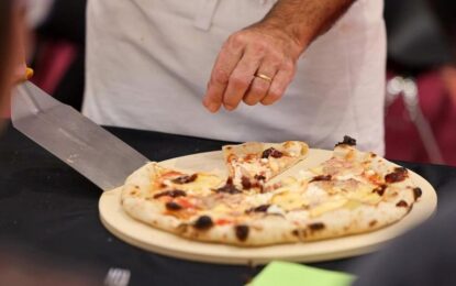 Luigi Foria, maestro pizzero italiano: “La mozzarella se echa a la pizza cinco minutos antes de terminar la cocción»