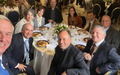 Polémico banquete: el nuevo presidente de Chile invitó a comer a 50 amigos de la facultad al Palacio de la Moneda, se armó un escándalo y ahora reconoció que «fue un error»