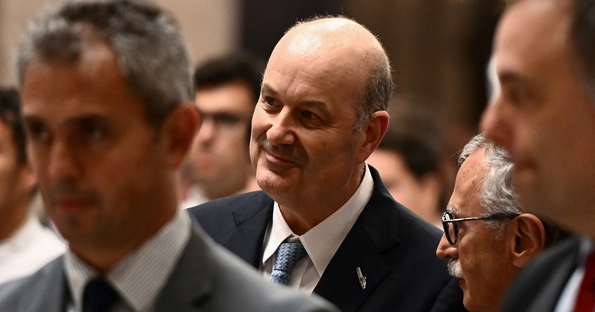 sturzenegger-justifico-los-despidos-en-el-servicio-meteorologico:-“los-millones-de-dolares-que-requieren-esos-sueldos-es-dinero-que-pagan-otras-familias”