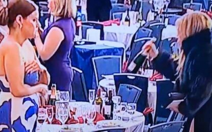 En medio del intento de ataque contra Trump, una invitada aprovechó para robar bebidas alcohólicas