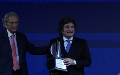 El detrás de escena del discurso de Milei en la Fundación Libertad: Adorni pegado a Karina y un Macri serio que no se saludó con el Presidente