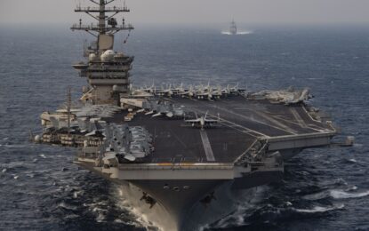 El portaaviones de Estados Unidos ya navega por Argentina, pero Milei todavía no confirma si lo visitará