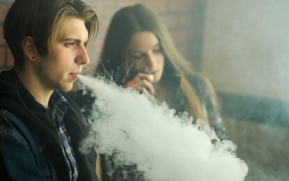 Inédita sanción en Hong Kong: impondrá multa o cárcel a quienes usen o tengan cigarros electrónicos en público