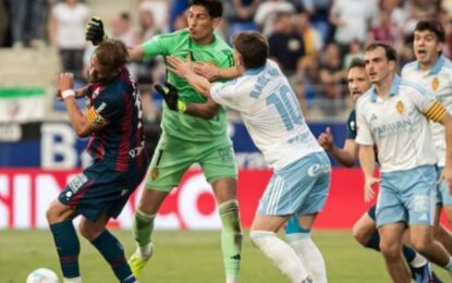 Esteban Andrada recibió una histórica sanción por su piña en España: trece partidos de suspensión