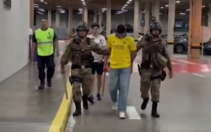 Un hincha de Boca fue detenido en Brasil acusado de hacerles gestos racistas a los de Cruzeiro en el partido de Copa Libertadores