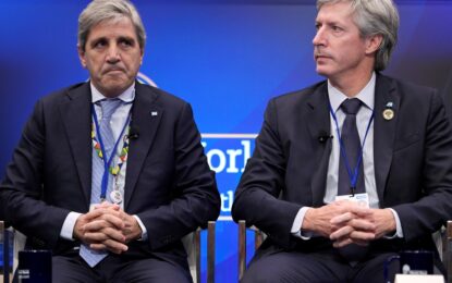 El Banco Central desaceleró la compra de reservas pero Economía consiguió US$ 850 millones para pagar la deuda