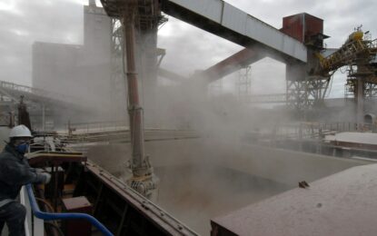 Continúa el bloqueo al puerto de Quequén: 17 buques en espera, 350.000 toneladas por cargar y pérdidas estimadas en US$ 300 millones