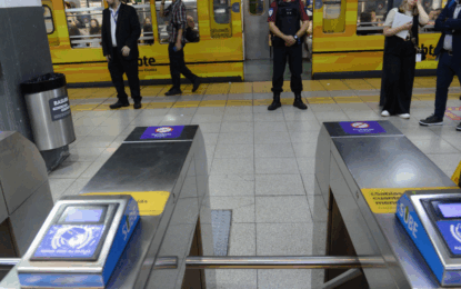 Mujer de 70 años fue embestida y cayó debajo del subte B en Federico Lacroze