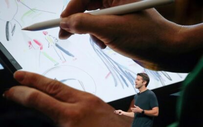 De nadador universitario a CEO de Apple: conoce a John Ternus, el sucesor de Tim Cook que llega para revolucionar la IA en la manzanita