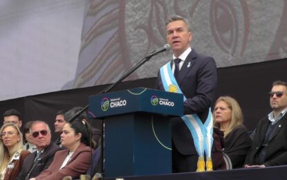 Leandro Zdero encabezó el acto oficial por el Día de la Revolución de Mayo