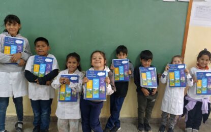 Educación provincial impulsa la alfabetización: distribuyen más de 23.000 libros en escuelas primarias